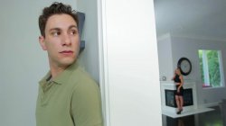 Captura de 'I Blackmailed My Stepmom' nº 5