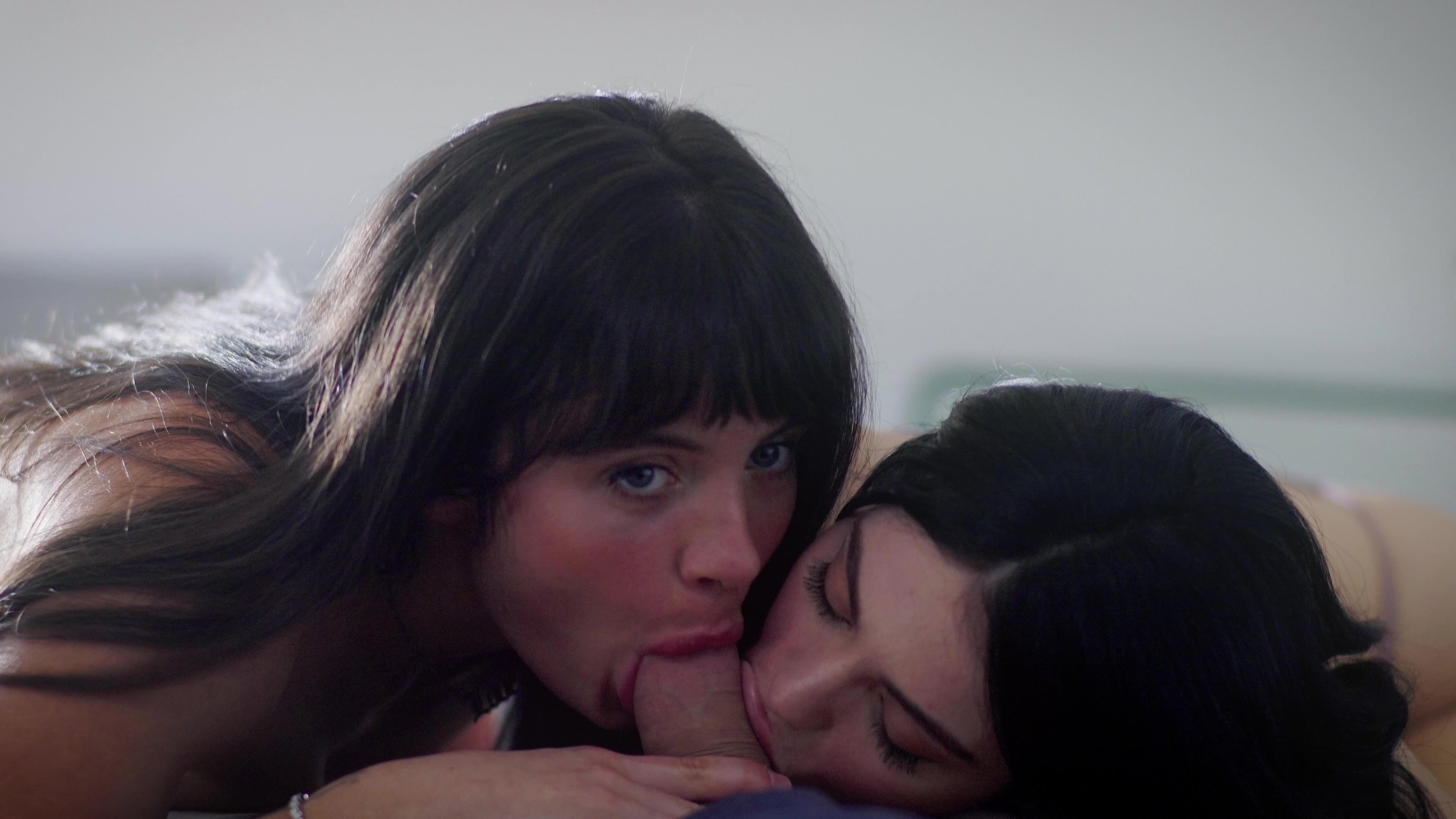 Un Jeu Dangereux Streaming Video On Demand | Adult Empire