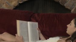 Captura de 'Lesbian Seductions Older/Younger Vol. 54' nº 1