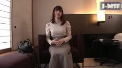 'Former idol turned elegant bank receptionist in a night of secret passion' screenshot nº 13
