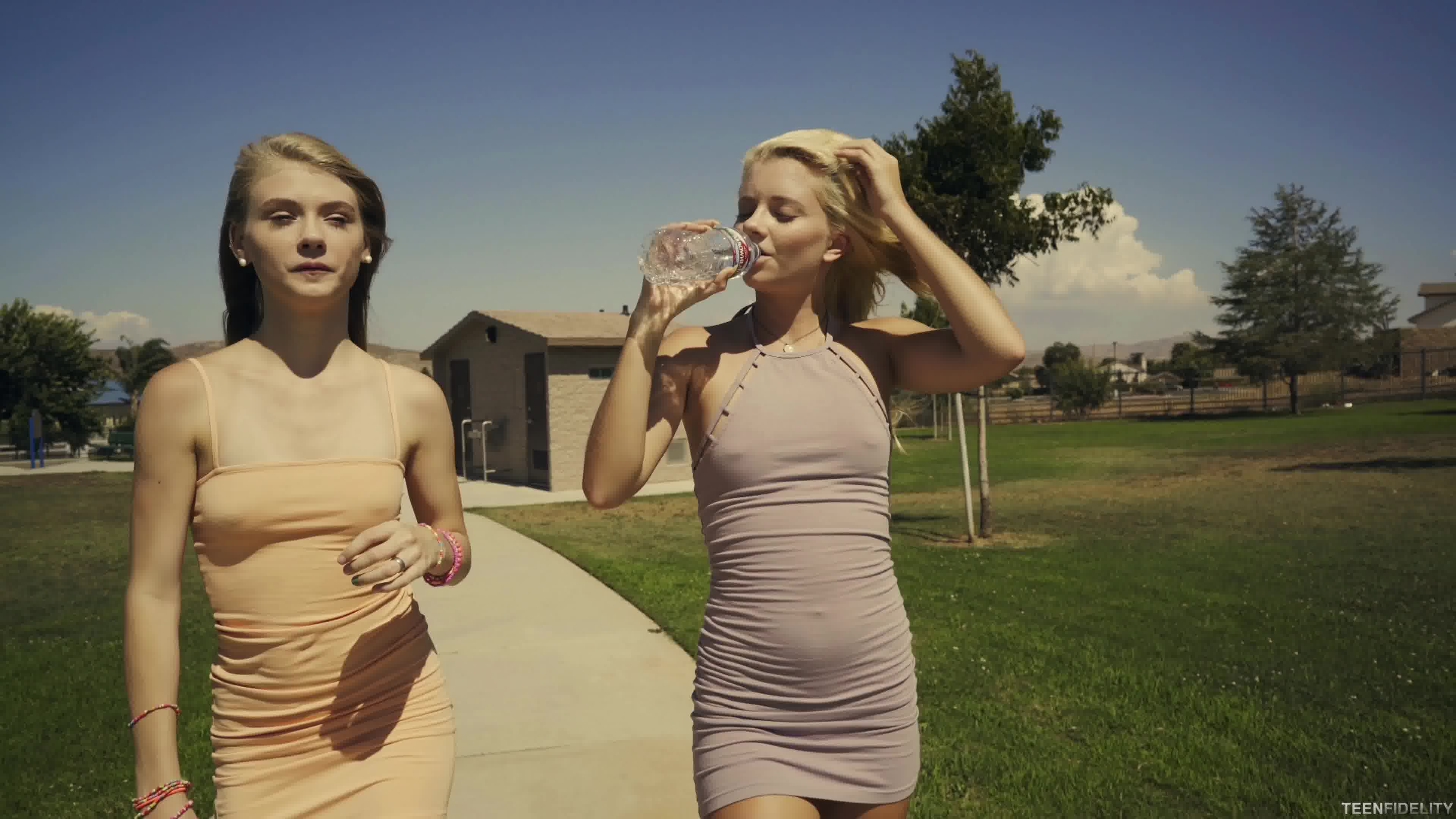 summer brooks, riley star and hannah hays in answer #2541696