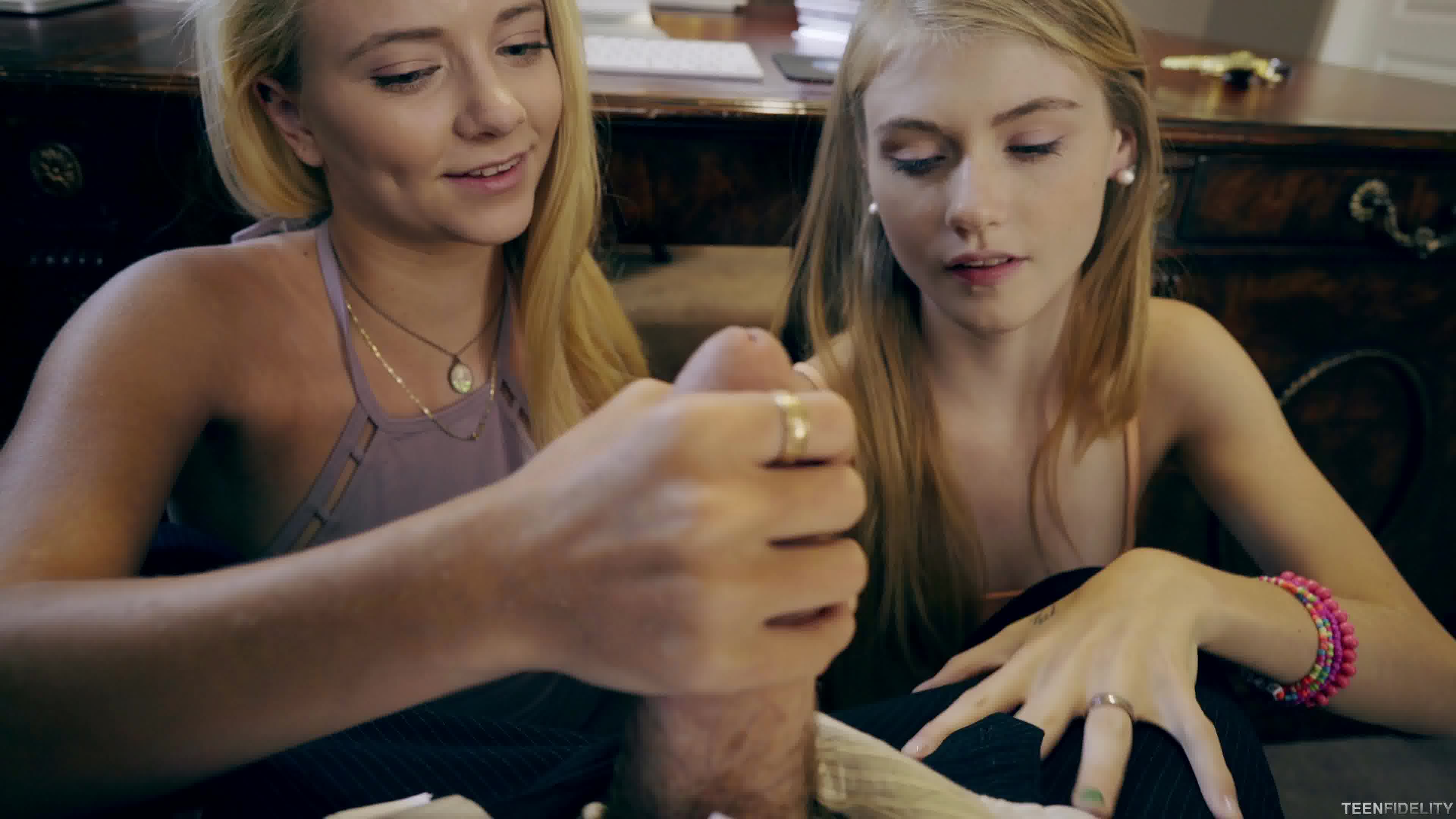 summer brooks, riley star and hannah hays in answer #2541696