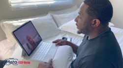 'VR Meta-XXX-Verse Ep9 - Rob Piper Orders Up A VR Sexy Milf' screenshot nº 3