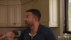Captura de 'Behind The Scenes - The Production Assistant Seduces The Crew' nº 50