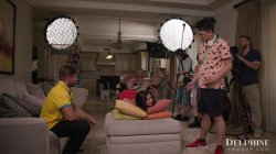 Captura de 'Behind The Scenes - The Female Talent Does Anal' nº 8