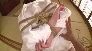 Beautiful Woman in Bondage, Offers Her Pussy and Gets Fucked Raw - Szene2 - 4