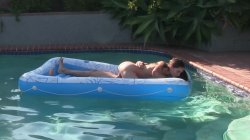 Captura de 'Skinny Dipping Vacations' nº 82
