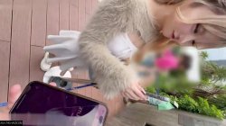 Captura de 'Porcelain Doll with Blonde Hair, A' nº 12
