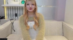 Captura de 'Porcelain Doll with Blonde Hair, A' nº 14