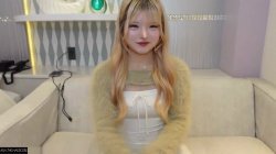 Captura de 'Porcelain Doll with Blonde Hair, A' nº 15