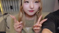 Captura de 'Porcelain Doll with Blonde Hair, A' nº 16