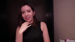 Captura de 'A Fashion Magazine-Worthy Beauty Cleaned My Unwashed Body After Three Days' nº 5