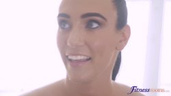 Captura de 'Naked Gym Babe Rides Bike And Cock' nº 12