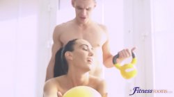 Captura de 'Naked Gym Babe Rides Bike And Cock' nº 26