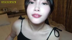 Captura de 'Adorable Fair-Skinned Woman with a Small Face! Sweet and Completely Forgiving!' nº 7