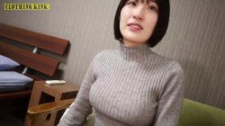 'First Shoot: 21-Year-Old Beautiful College Student - 'Wanna Watch Netflix at My Place?' screenshot nº 2