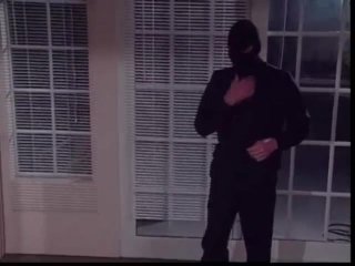 Stranger At The Back Door - Cena2 - 3