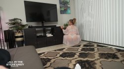 Captura de 'Big Ass Step Mom Fucks Step Son After Seeing His Boner While Cleaning' nº 24