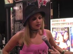Captura de '2008 AVN Interview - Brianna Love' nº 9