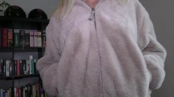 Captura de 'Solo Masturbation In Hoodie' nº 10