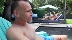 Captura de 'Pre-Party Poolside and Pussy Penetrating Fun' nº 11