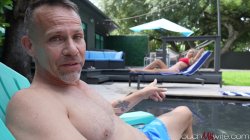 Captura de 'Pre-Party Poolside and Pussy Penetrating Fun' nº 12