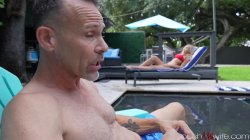 Captura de 'Pre-Party Poolside and Pussy Penetrating Fun' nº 14