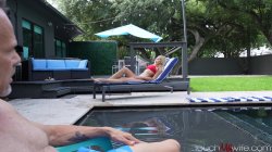 Captura de 'Pre-Party Poolside and Pussy Penetrating Fun' nº 15