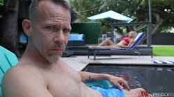 Captura de 'Pre-Party Poolside and Pussy Penetrating Fun' nº 17