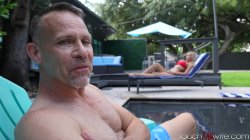 Captura de 'Pre-Party Poolside and Pussy Penetrating Fun' nº 19