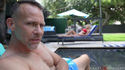 Captura de 'Pre-Party Poolside and Pussy Penetrating Fun' nº 20
