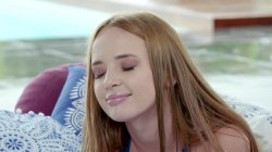 Captura de 'Gorgeous and Young' nº 5
