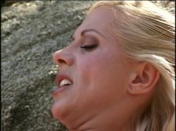 Captura de 'Lock Cock & 2 Smoking Bimbos 2' nº 85