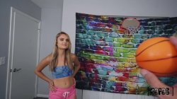 'Stretching My Girlfriend's Pussy 17' screenshot nº 59