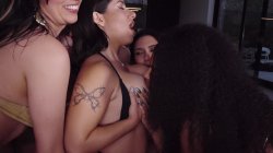 'Massive Orgy with 10 Girls and 4 Guys' screenshot nº 12