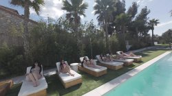 'Massive Orgy with 10 Girls and 4 Guys' screenshot nº 2