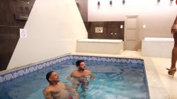 Captura de 'Trans Pool Party Four-Way Fuck Off' nº 2