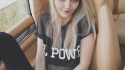 Captura de 'She Likes Jerking Off in Nice Cars' nº 4