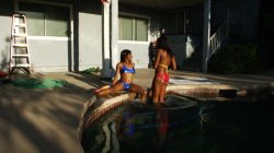 Captura de 'Tongue Bathing Black Babes' nº 103