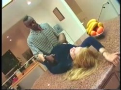 'Blacks-N-Blondes' screenshot nº 1