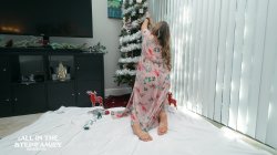 Captura de 'StepMom Gets A Big Dick For Christmas - Kymber Leigh' nº 7