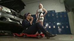 Captura de 'TS Pussy Hunters - Caught Red Handed Jerking Off On The Job. Dirty Mechanic Gets A Lube Job' nº 34
