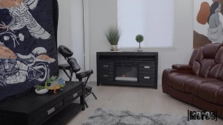 Stretching My Girlfriend&#39;s Pussy 31 - Escena1 - 1