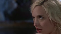 Captura de 'Pet Project: Uma Jolie - Tell Me What You Want' nº 69