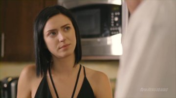 Stevie Foxx Gets Her Pretty Pussy Pounded in the Kitchen
