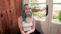 Captura de 'Public Disgrace - Spanish Punk Princess Liz Rainbow hounded by Cadence Lux!' nº 5