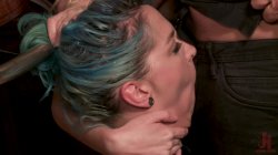 Captura de 'Public Disgrace - Spanish Punk Princess Liz Rainbow hounded by Cadence Lux!' nº 98