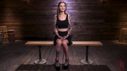 Captura de 'Fucking Machines - Sexy Alt Girl Rocky Emerson Has Nonstop Orgasms From Fucking Machines' nº 6