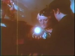 Captura de 'Original Theatrical Trailer - Girl's Best Friend' nº 14
