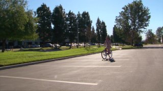 Girl Scout Scary Bike Rides - Escena1 - 6